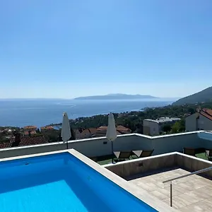 Apartment Stella - Heated Rooftop Swimming Pool, Ičići