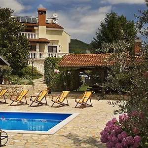 Apartment Petricic With Swimming Pool, Ičići