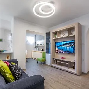 Apartment Dujmic - 50m From The Sea With Private Parking, Ičići